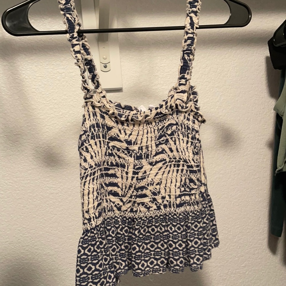 Abstract tank